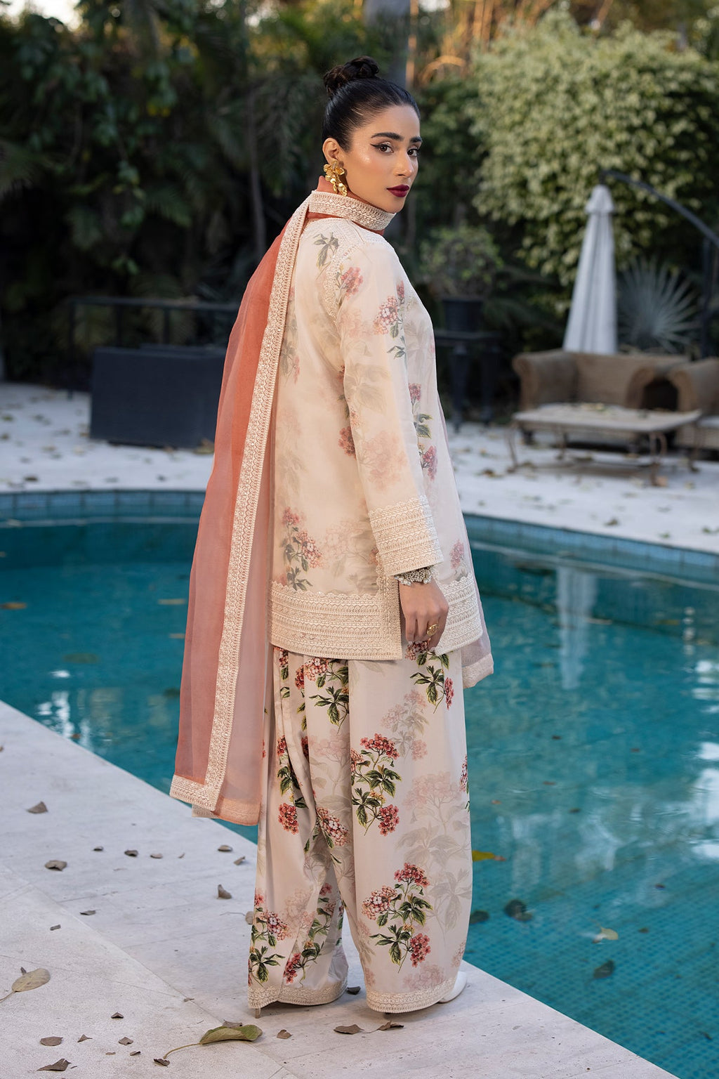 Erum Khan - Hania Amir Farshi Set