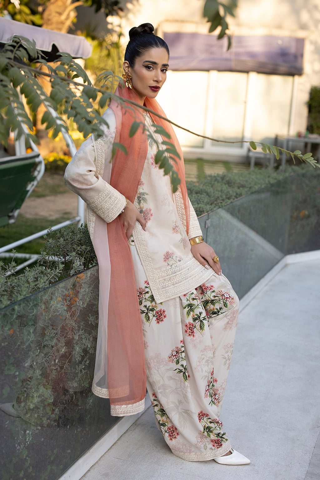 Erum Khan - Hania Amir Farshi Set