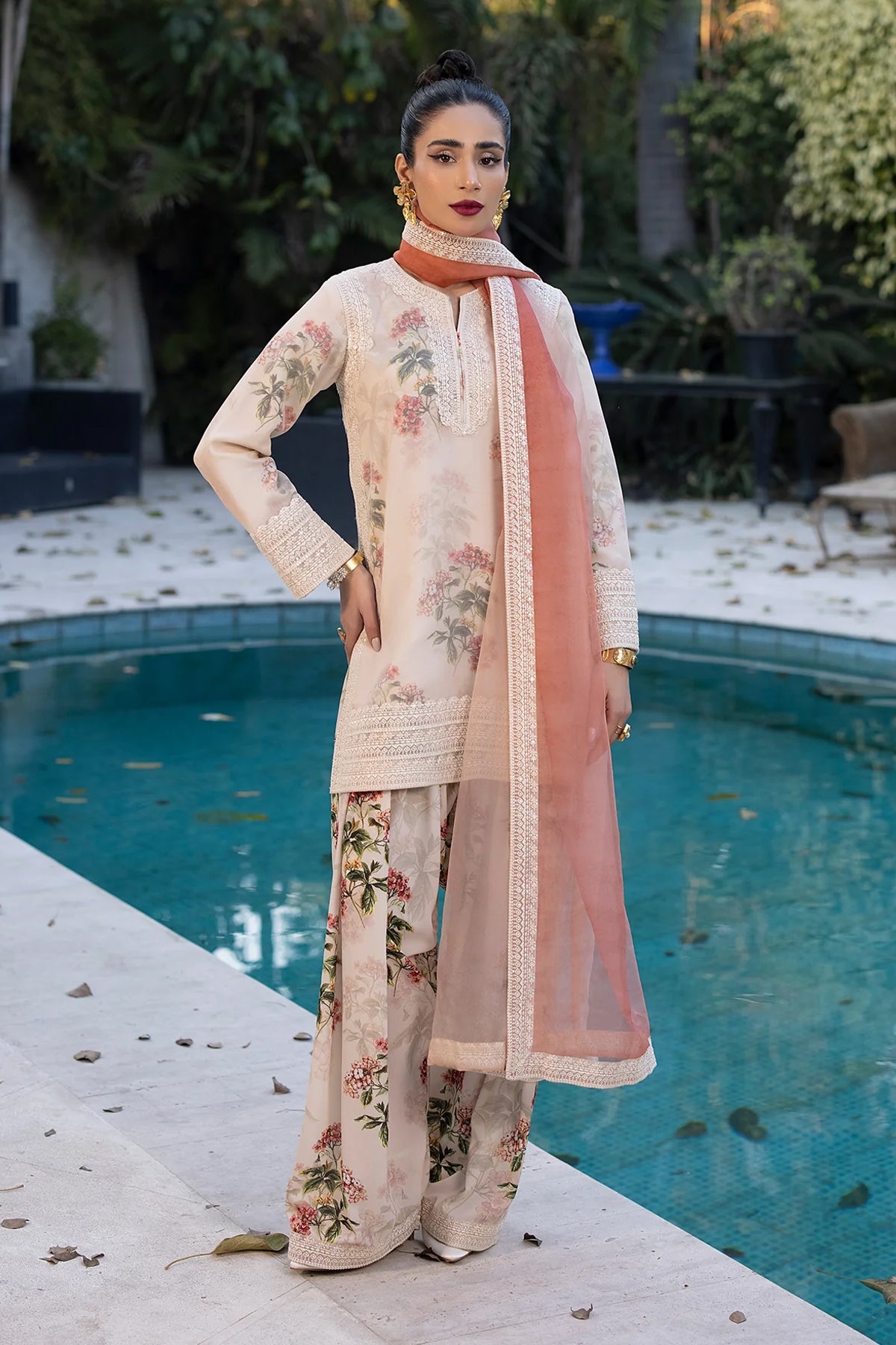 Erum Khan - Hania Amir Farshi Set