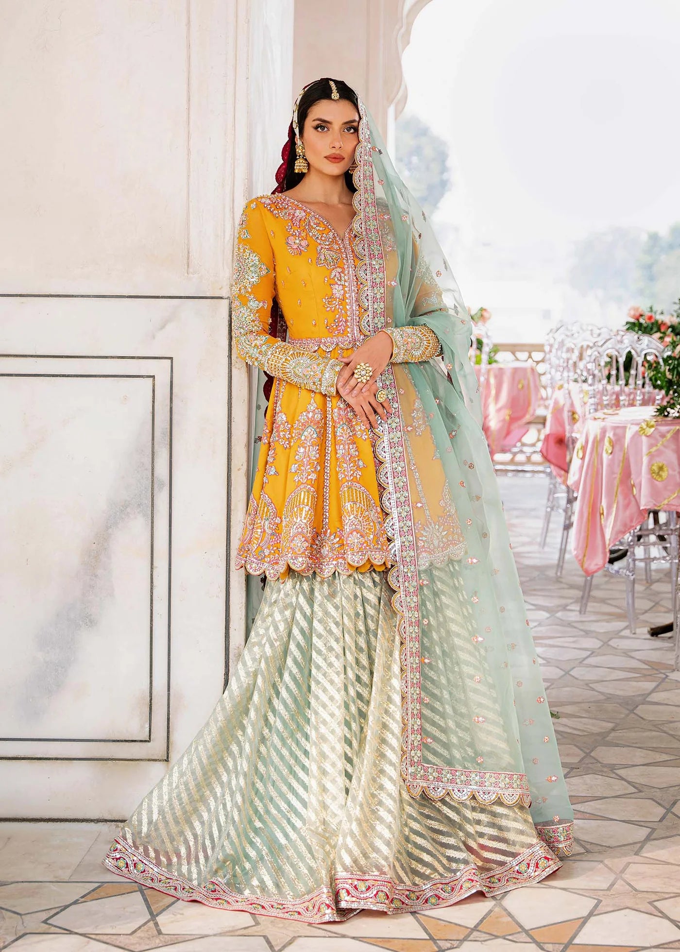 Akbar Aslam - Peplum