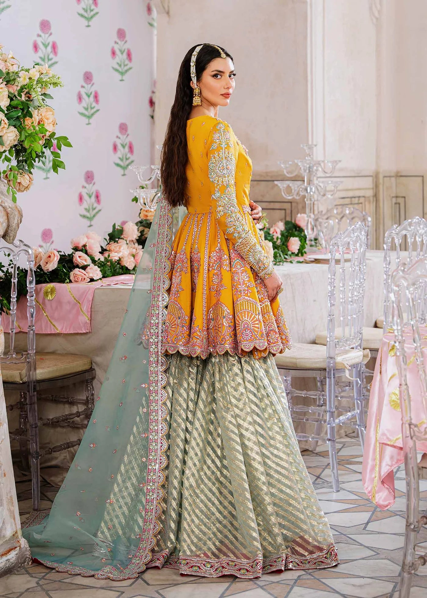 Akbar Aslam - Peplum