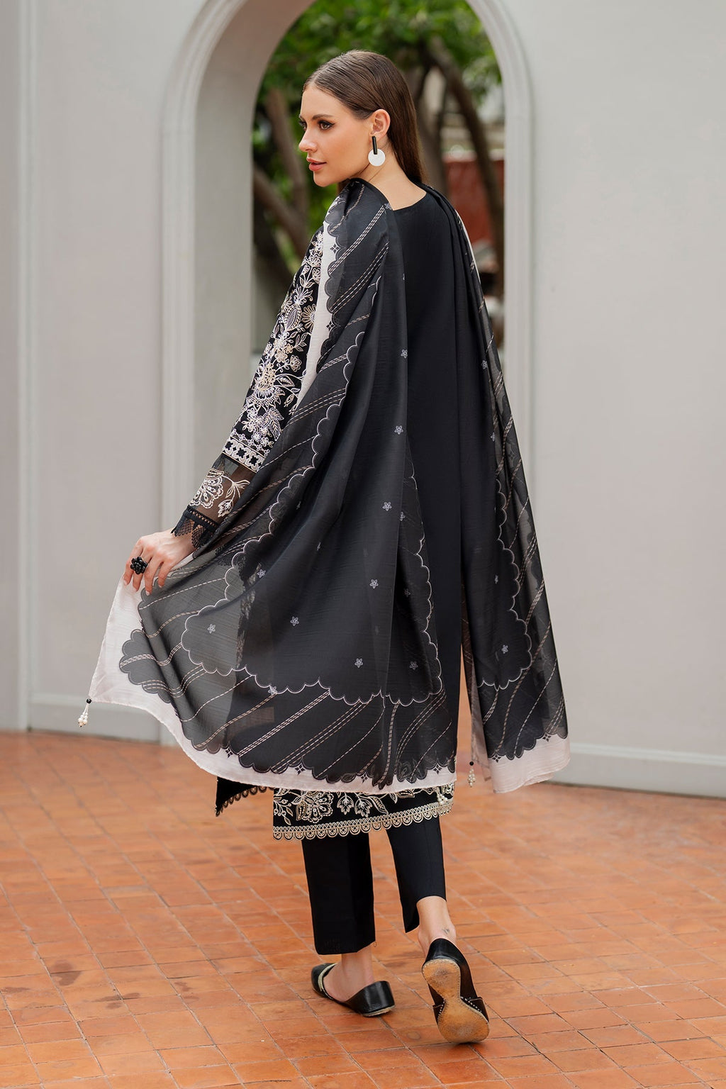 Baroque - Black (2)