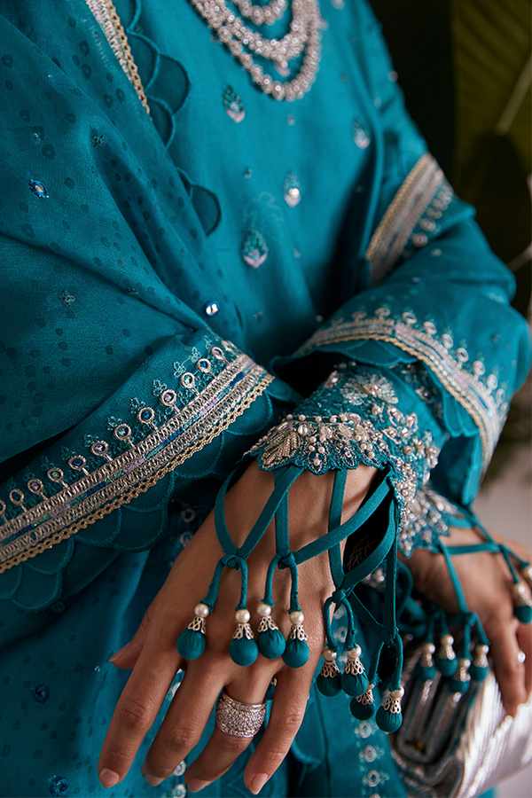 SUFFUSE-Silk Teal