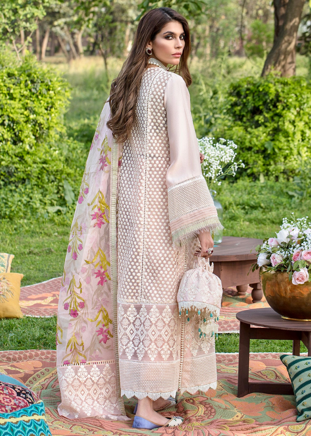 Saira Shakira - Head In Clouds