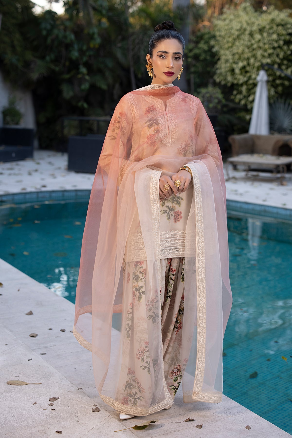 Erum Khan - Hania Amir Farshi Set