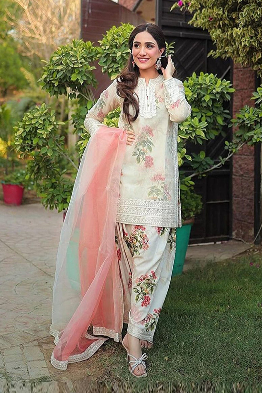 Erum Khan - Hania Amir Farshi Set
