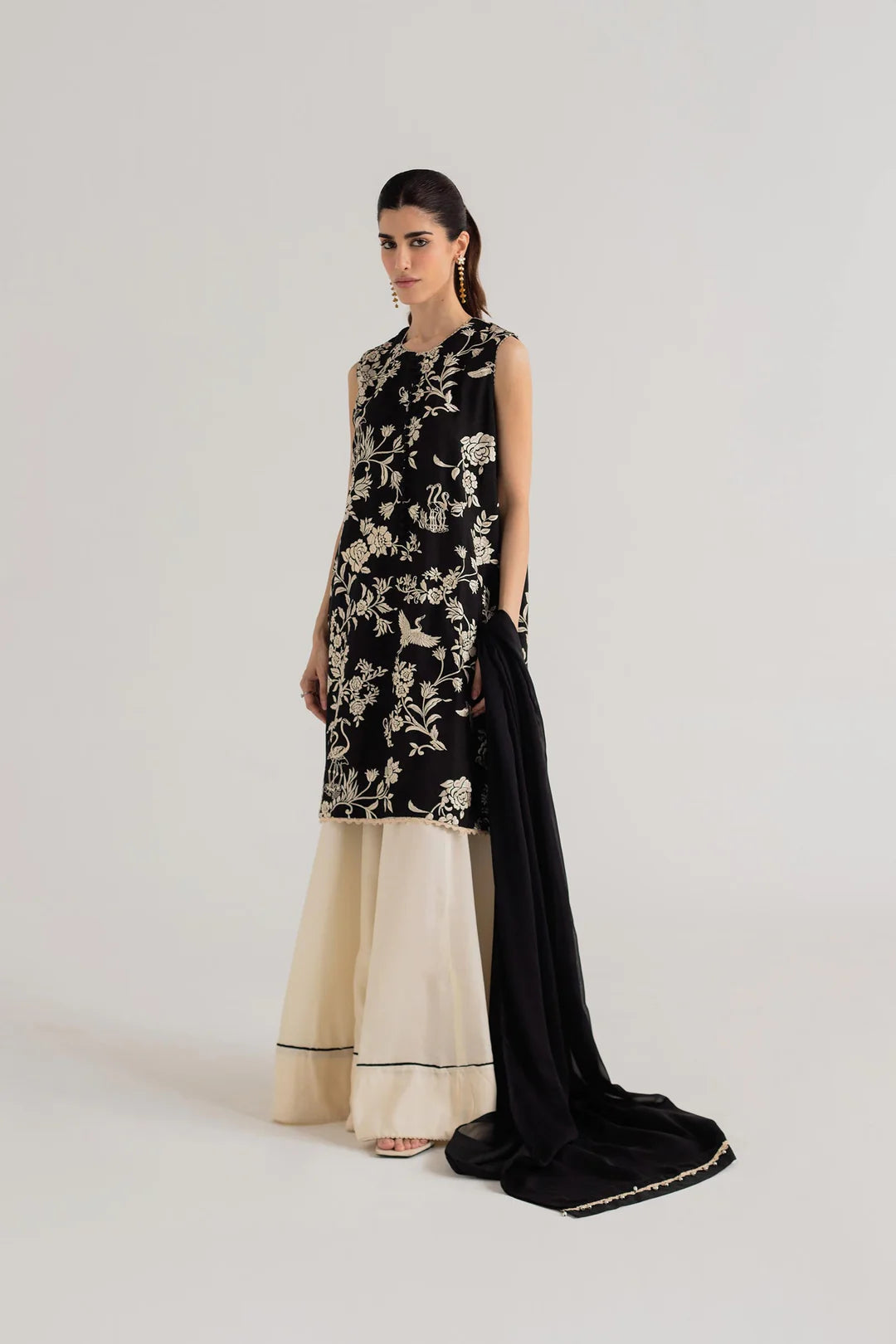 Zara Shahjahan - Noir
