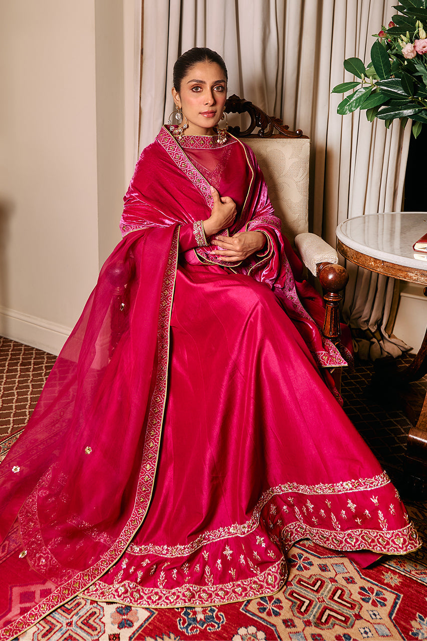 Sunia Manahil - MAGENTA GOWN