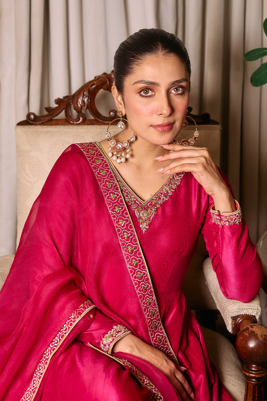 Sunia Manahil - MAGENTA GOWN