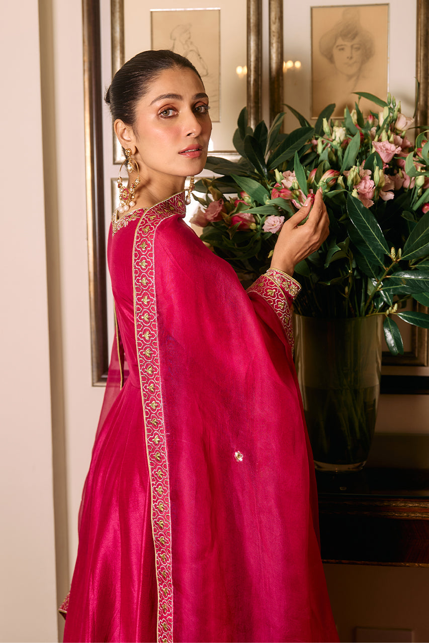 Sunia Manahil - MAGENTA GOWN