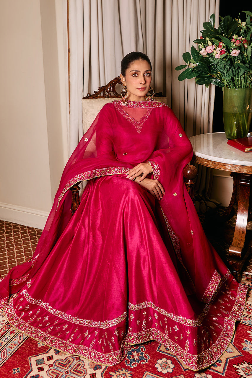 Sunia Manahil - MAGENTA GOWN