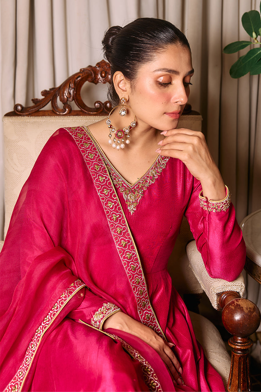 Sunia Manahil - MAGENTA GOWN